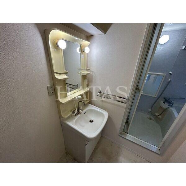 洗面設備　同物件別部屋です。