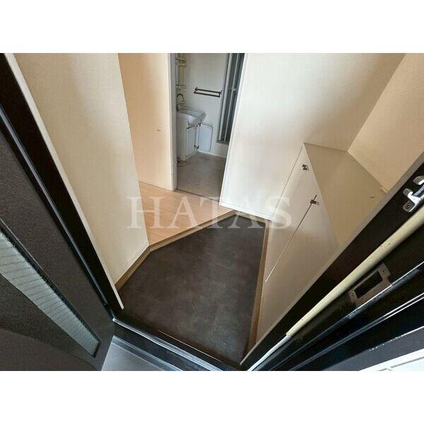 玄関　同物件別部屋です。