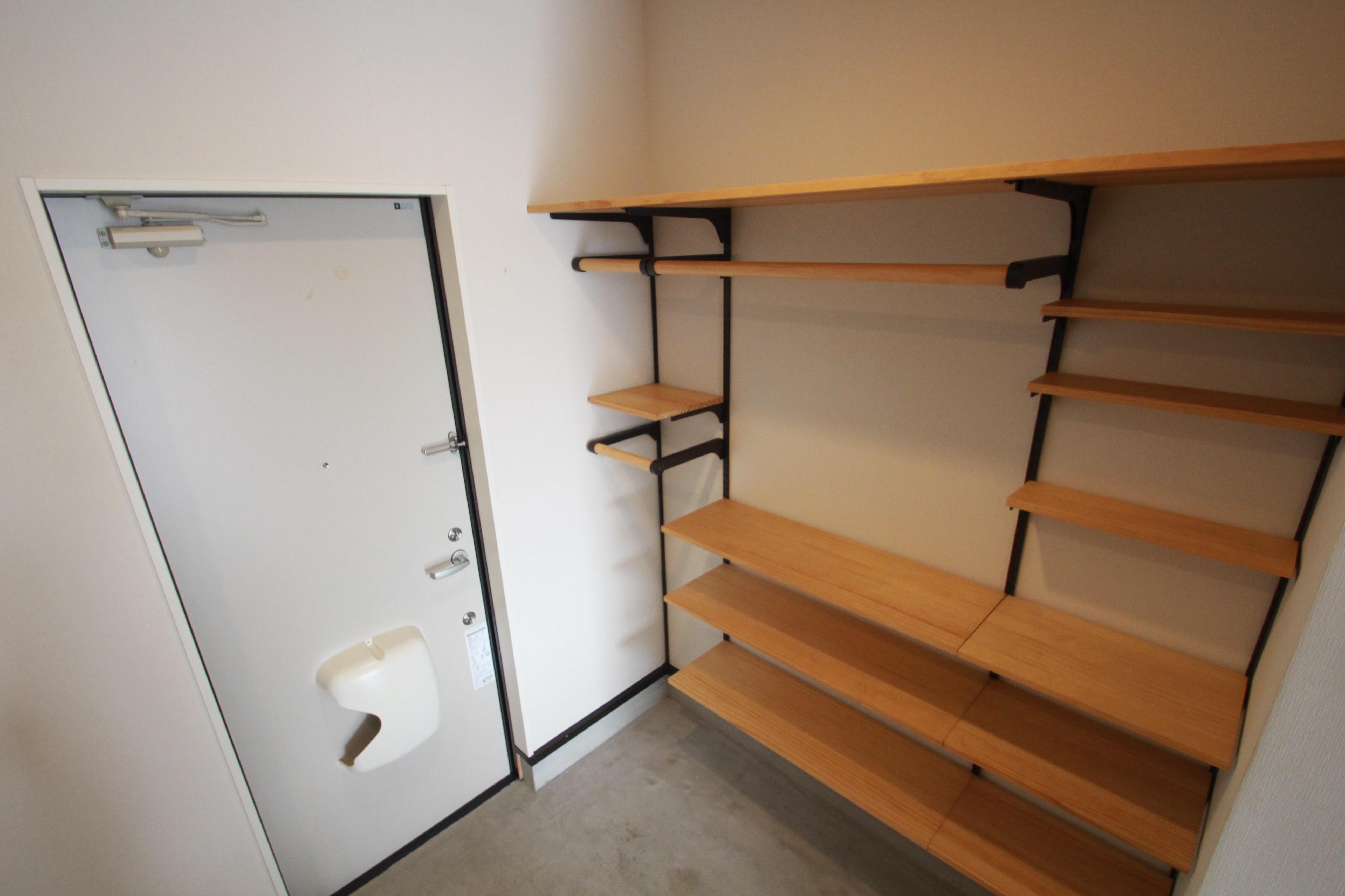 玄関　広々とした玄関です。