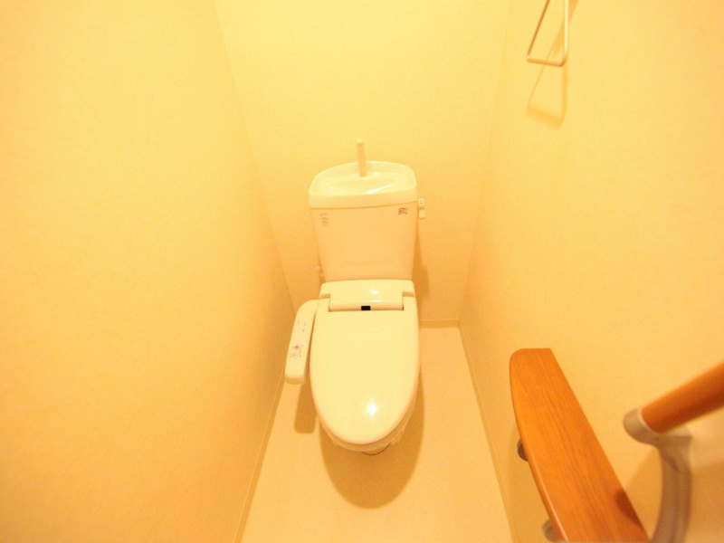 トイレ　温水洗浄暖房便座付トイレ