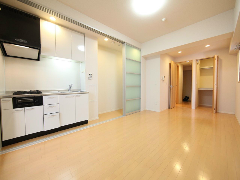 居室・リビング　洋室10帖　システムキッチン　2口ガスコンロ　グリル付