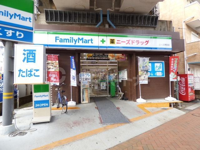 コンビニ　ファミリーマートニーズ浦安店（コンビニ）まで310m