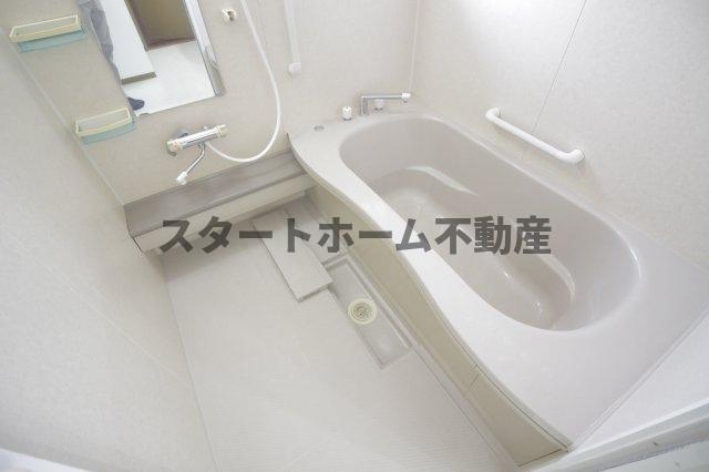 バス・シャワールーム　落ち着いた空間のお風呂です