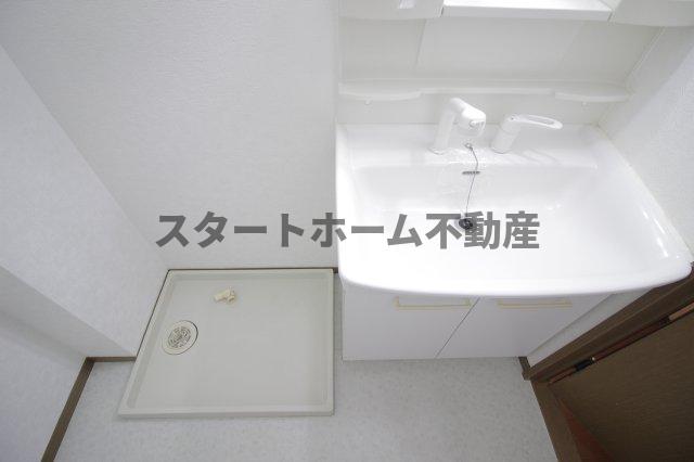 洗面設備　ゆったりとスペースのある洗面所