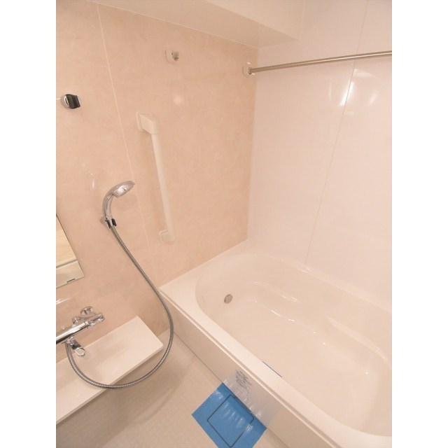 バス・シャワールーム　落ち着いた空間のお風呂です