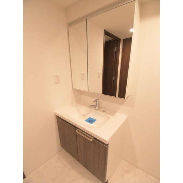 洗面設備　スペースが確保できる洗面所です