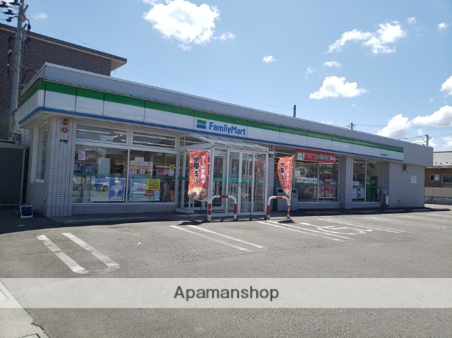 コンビニ　ファミリーマート秋田ならやま店（コンビニ）まで517m