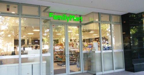 コンビニ　ファミリーマート 山下公園前店（コンビニ）まで390m