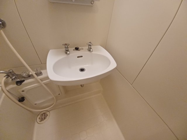 洗面設備　ゆったりとスペースのある洗面所