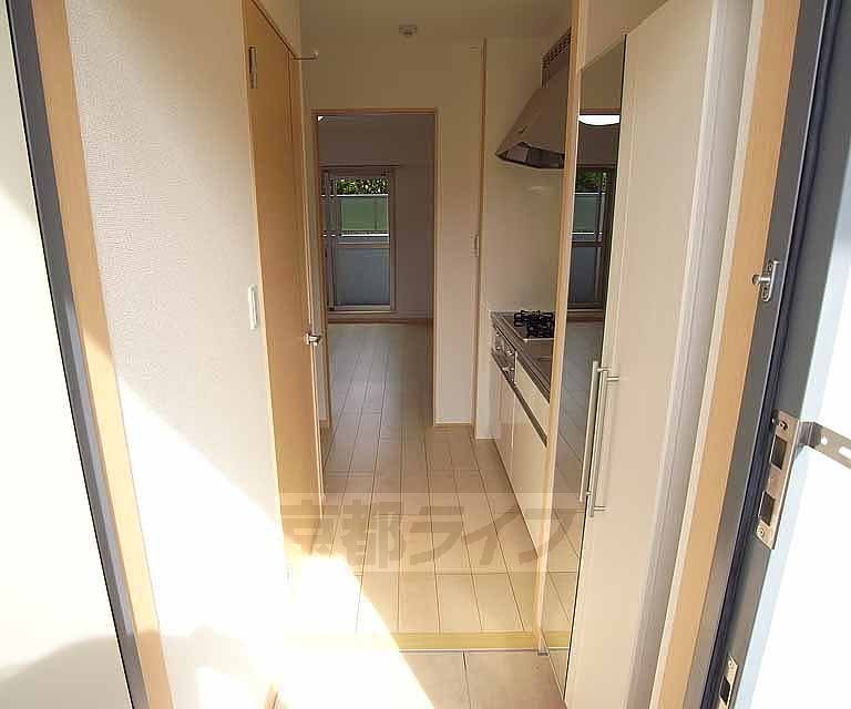 玄関　やさしい色合いで、落ち着くお部屋です