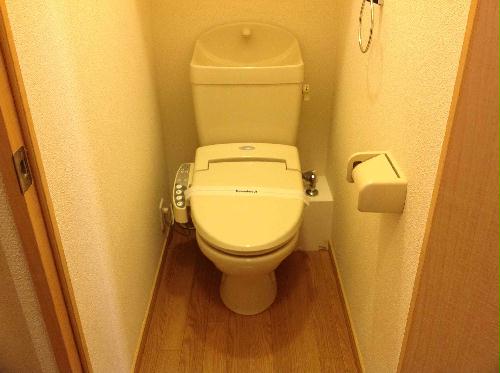 トイレ　温水洗浄便座付き