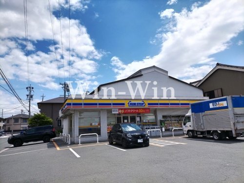 コンビニ　ミニストップ　鴨田町店（コンビニ）まで933m