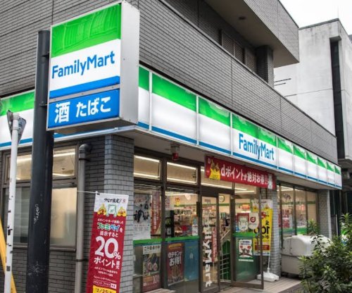 コンビニ　ファミリーマート 杉並下高井戸四丁目店（コンビニ）まで465m