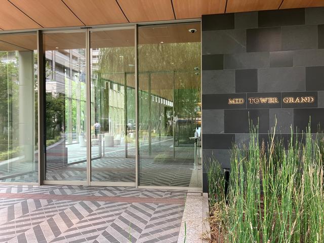 エントランス　落ち着いたエントランスです