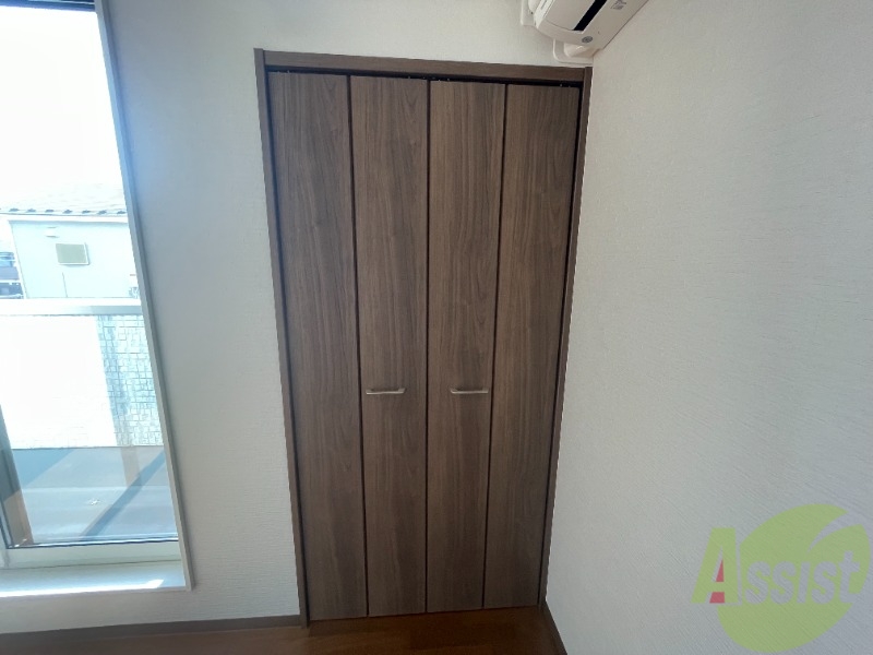 収納　洋室にあるクローゼットです。両開きになっています。