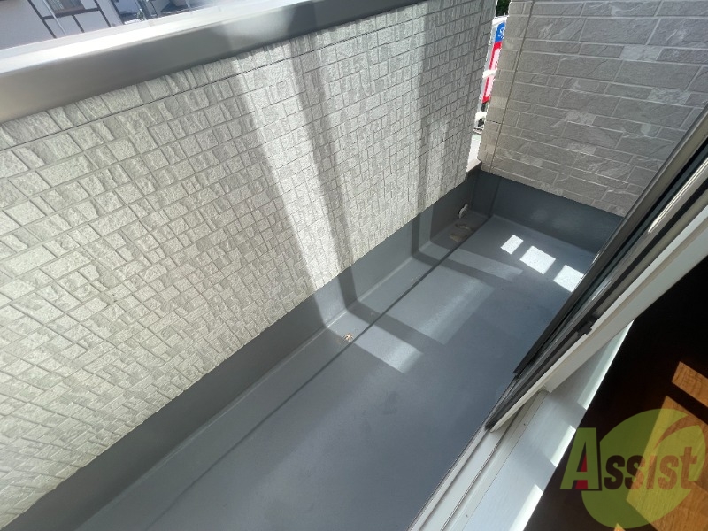 バルコニー　バルコニーは南向きです。暖かい日差しが望めそうですね。