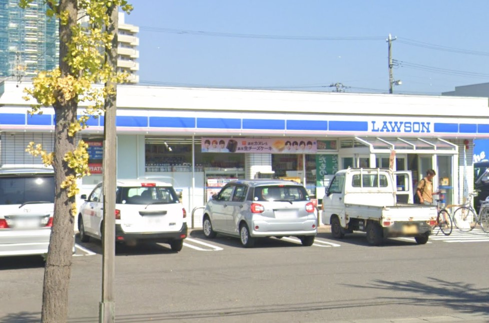 コンビニ　ローソン青森篠田二丁目店（コンビニ）まで270m