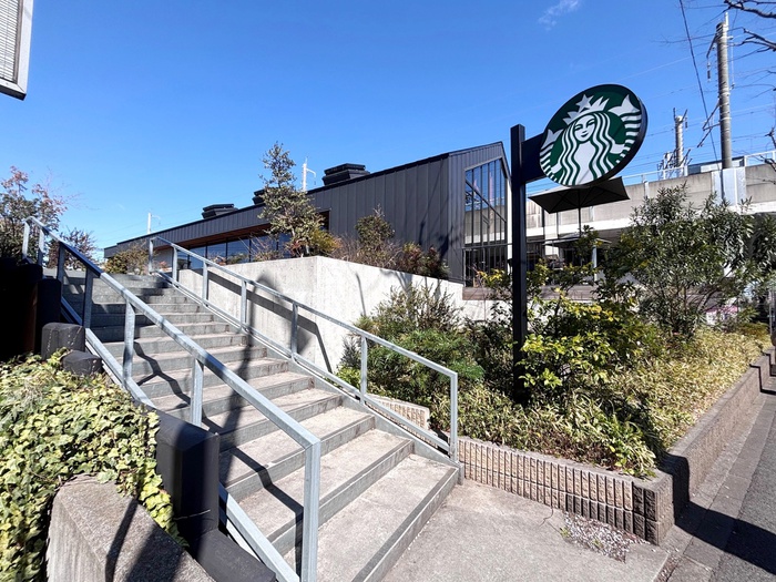 飲食店　スターバックス（飲食店）まで600m