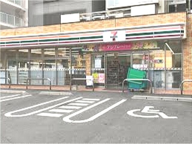 コンビニ　セブンイレブン吹田江坂町1丁目店（コンビニ）まで207m
