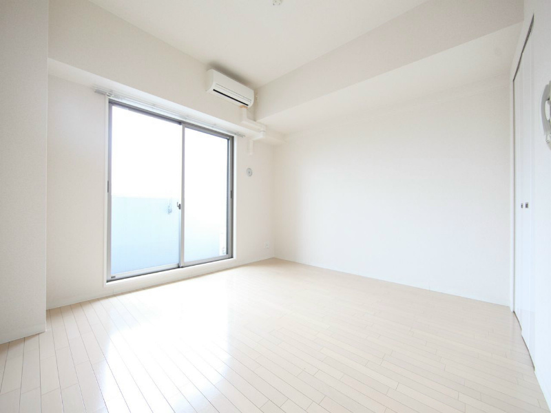 その他部屋・スペース　洋室8.4帖　エアコン完備　クローゼット付　バルコニー