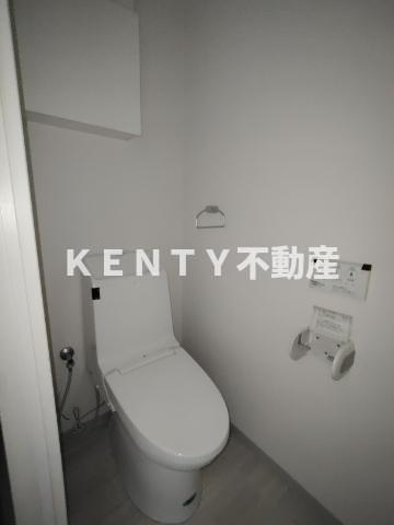 トイレ　落ち着いた色調のトイレです