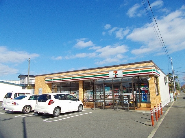 コンビニ　セブンイレブン牛島東３丁目店（コンビニ）まで577m