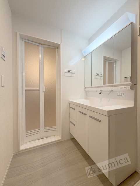 洗面設備　洗面脱衣所付き！独立洗面台が便利です♪♪