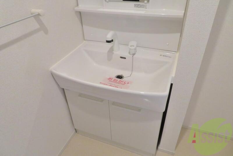 洗面設備　洗面台はこの様になっております。朝の準備もバッチリです。