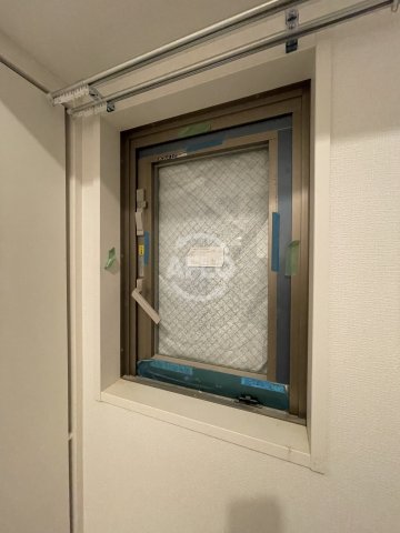 その他　セレニテフラン難波　小窓