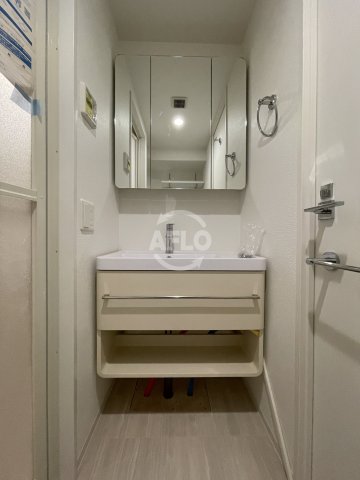 洗面設備　セレニテフラン難波　独立洗面台