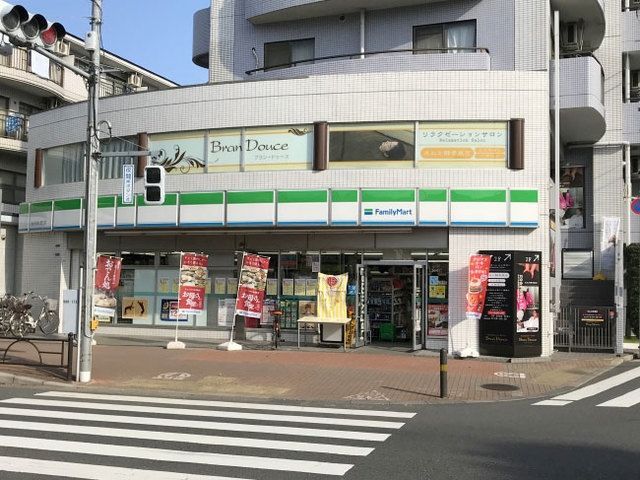 コンビニ　ファミリーマート 光が丘東大通り店（コンビニ）まで215m