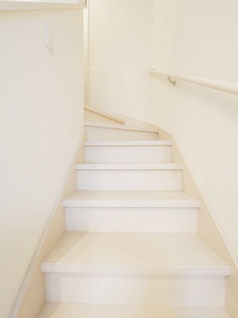 居室・リビング　★室内階段です★
