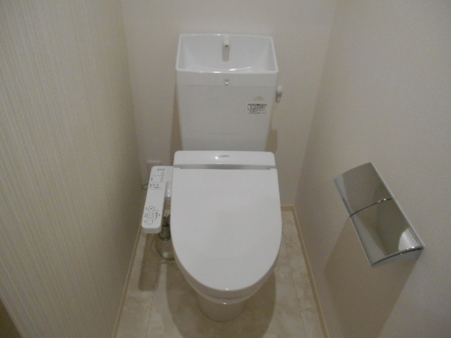 トイレ　温水洗浄便座