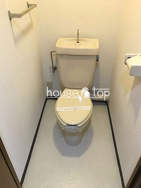 トイレ　ゆったりと出来る広い空間♪水廻りもリフォーム済みなのできれい