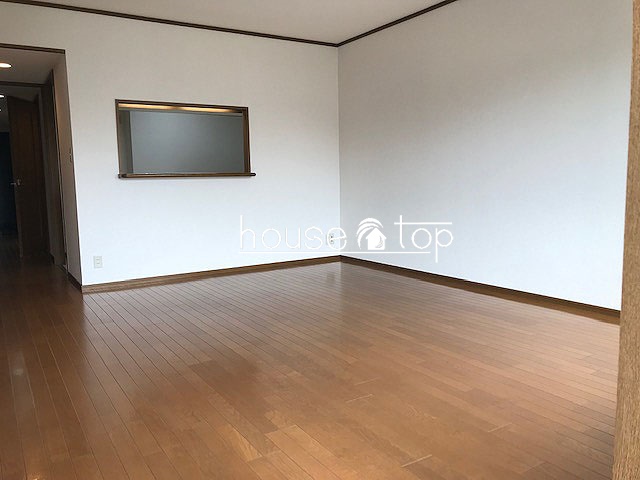 居室・リビング　南面リビングなのでとても明るいですよ！