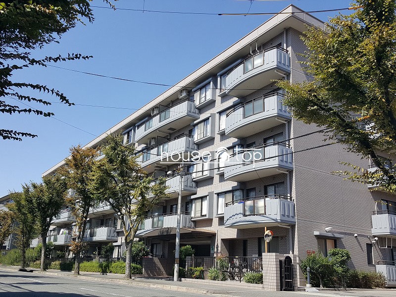 建物外観　閑静な住宅街に立地している全戸南向きのマンションです♪