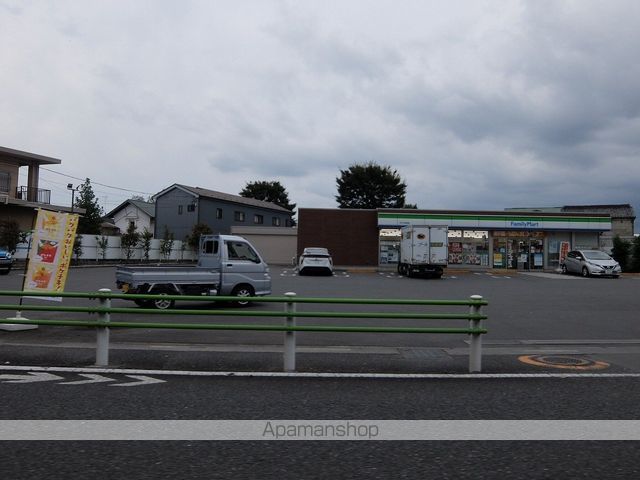 コンビニ　ファミリーマート（コンビニ）まで846m