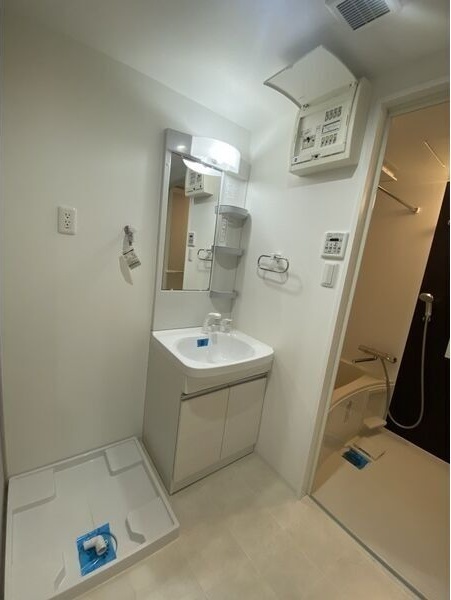 洗面設備　※写真は同じマンションの違う部屋のものになります。