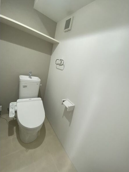 トイレ　※写真は同じマンションの違う部屋のものになります。