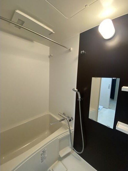 バス・シャワールーム　※写真は同じマンションの違う部屋のものになります。