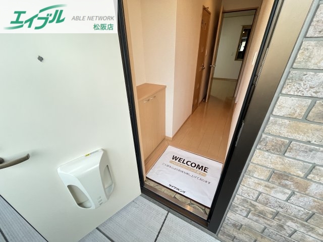 玄関　同物件別室反転タイプ画像