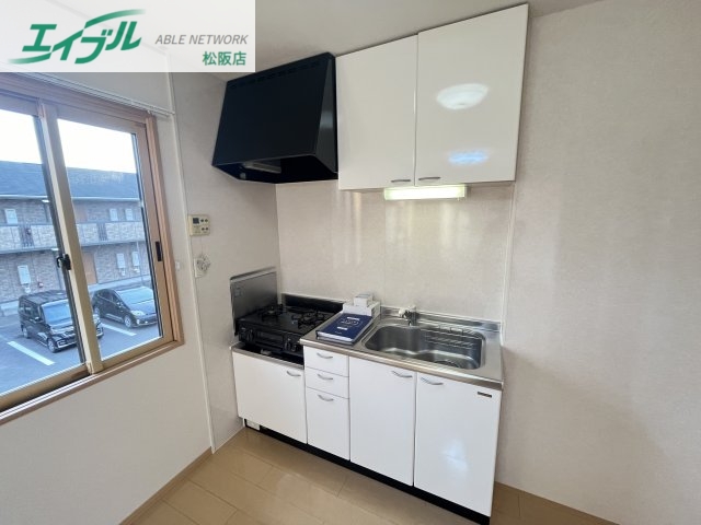 キッチン　同物件別室反転タイプ画像