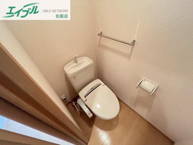 トイレ　同物件別室反転タイプ画像