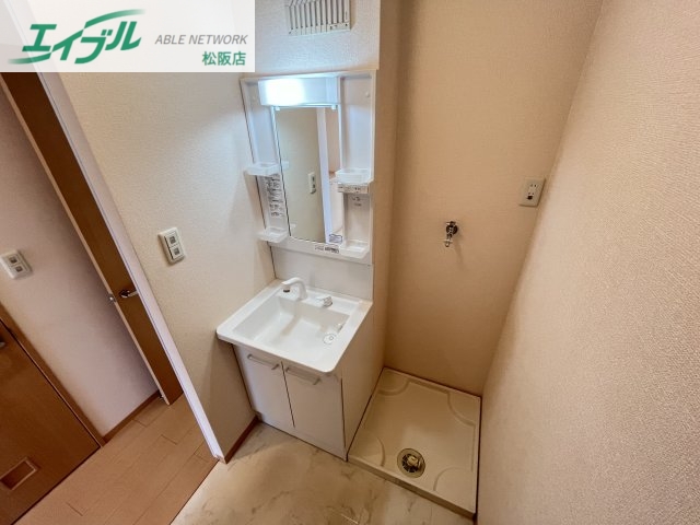 洗面設備　同物件別室反転タイプ画像