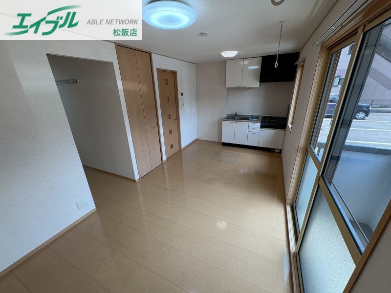 居室・リビング　同物件別室画像