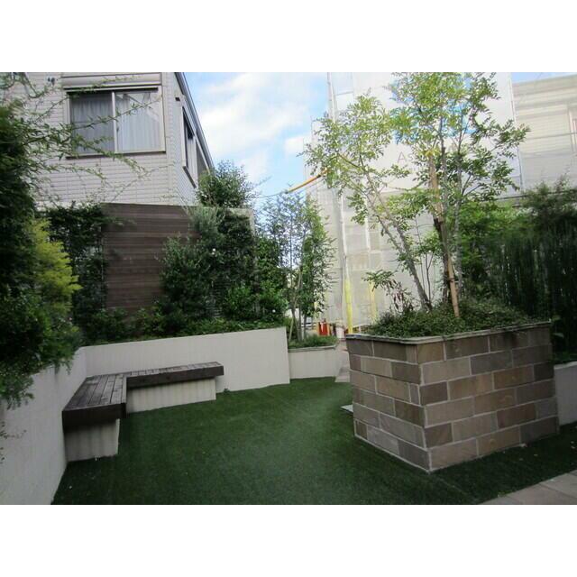 エントランス　共用中庭