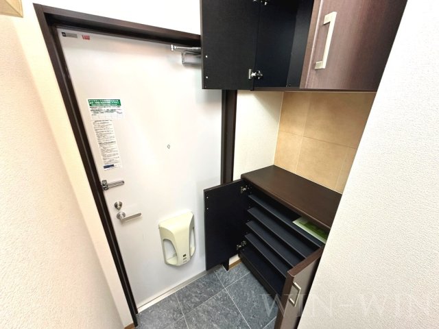 玄関　イメージ（同建物内別部屋の写真です）