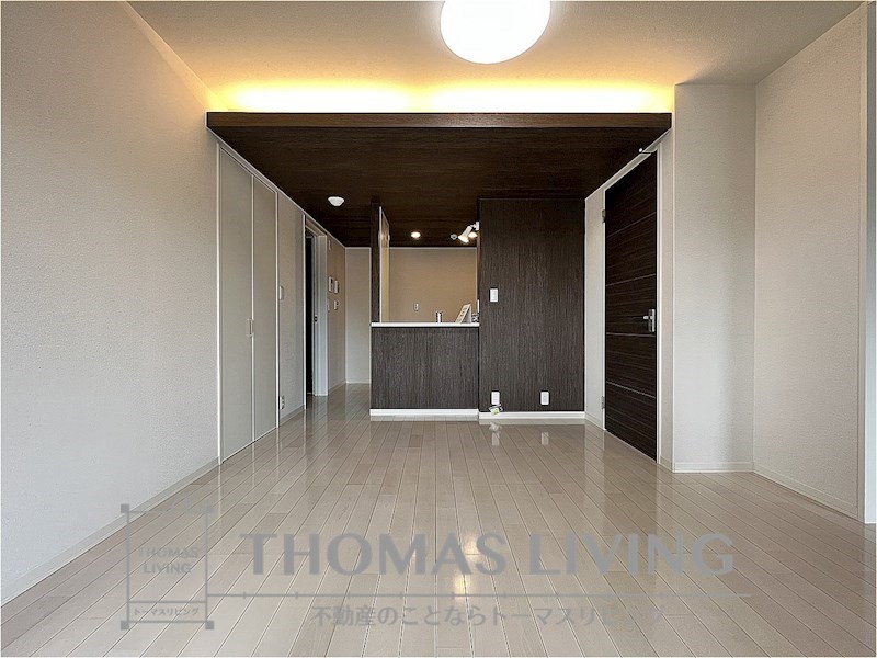 居室・リビング　実際の写真を準備中の為、同じ建物の別室写真です。参考下さい。