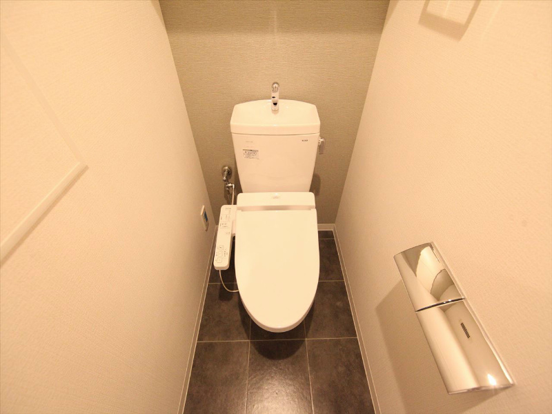 トイレ　温水洗浄暖房便座付トイレ