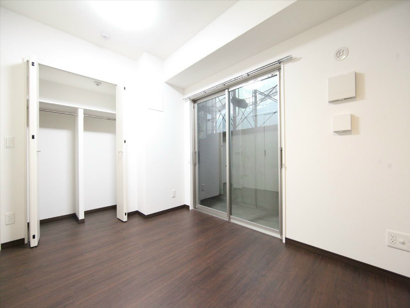 バルコニー　洋室5.6帖　バルコニー　クローゼット付